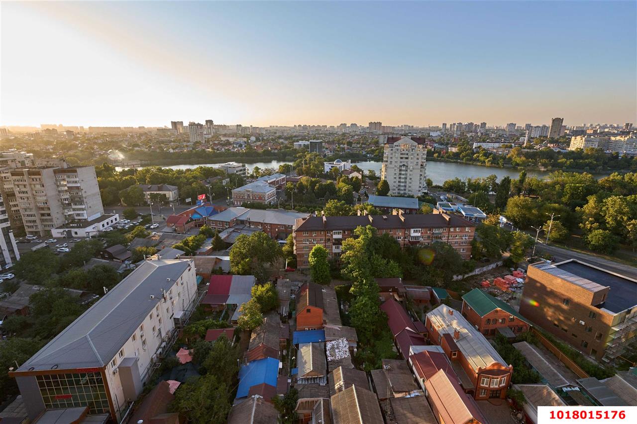Фото №10: 3-комнатная квартира <span class="whitespace-nowrap">105 м²</span>, <span class="whitespace-nowrap">17/24 эт.</span> - Краснодар, Центральный внутригородской округ, мкр. Центральный, ул. Железнодорожная, 24