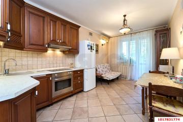Фото №1: 1-комнатная квартира <span class="whitespace-nowrap">49 м²</span>, <span class="whitespace-nowrap">2/10 эт.</span> - Краснодар, мкр. Краевая Клиническая Больница, ул. Российская, 128