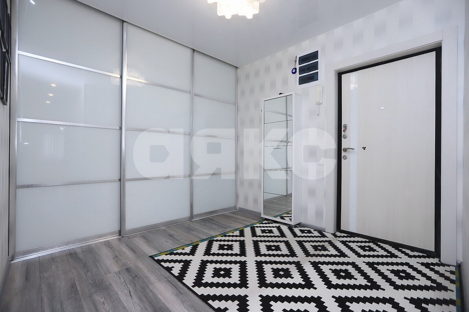 Фото №10: 3-комнатная квартира <span class="whitespace-nowrap">79 м²</span>, <span class="whitespace-nowrap">8/17 эт.</span> - Липецк, Октябрьский округ, мкр. 29-й, ул. И.В. Свиридова, 17