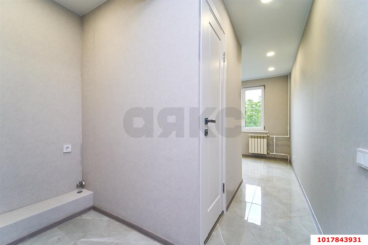 Фото №10: 1-комнатная квартира <span class="whitespace-nowrap">35 м²</span>, <span class="whitespace-nowrap">7/9 эт.</span> - Краснодар, Прикубанский внутригородской округ, мкр. Завод Измерительных Приборов, ул. Карякина, 3