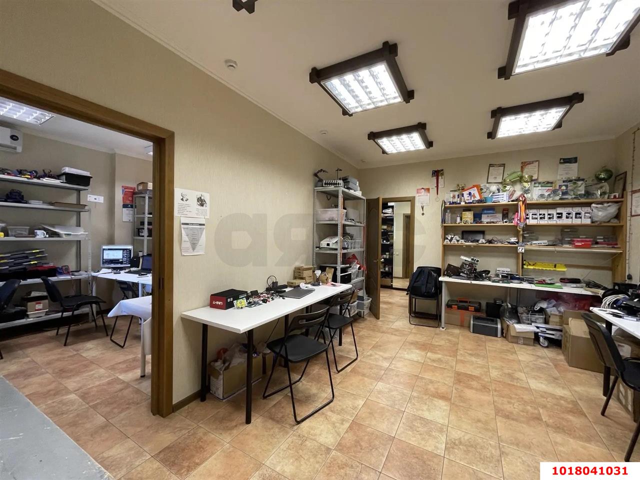 Фото №2: Торговое помещение <span class="whitespace-nowrap">50 м²</span>, <span class="whitespace-nowrap">1/12 эт.</span> - Краснодар, Западный внутригородской округ, мкр. Юбилейный, ул. Бульварное Кольцо, 7