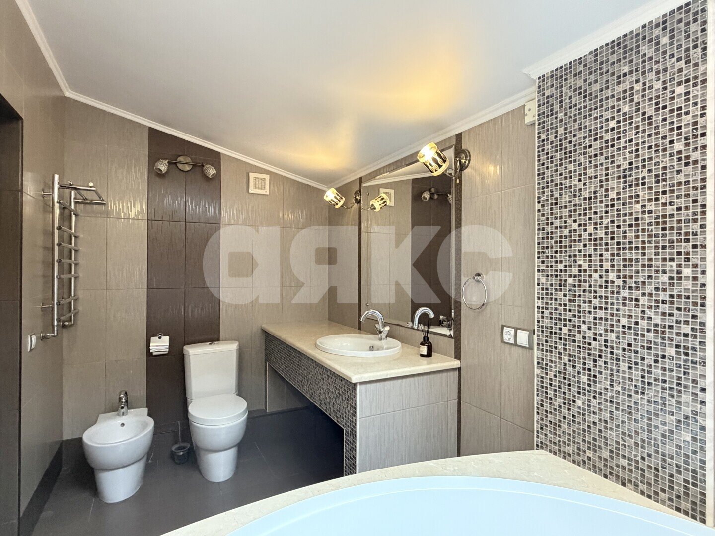 Фото №15: 4-комнатная квартира <span class="whitespace-nowrap">155 м²</span>, <span class="whitespace-nowrap">12/12 эт.</span> - Анапа, мкр. Алексеевка, ул. Анапское шоссе, 1Г