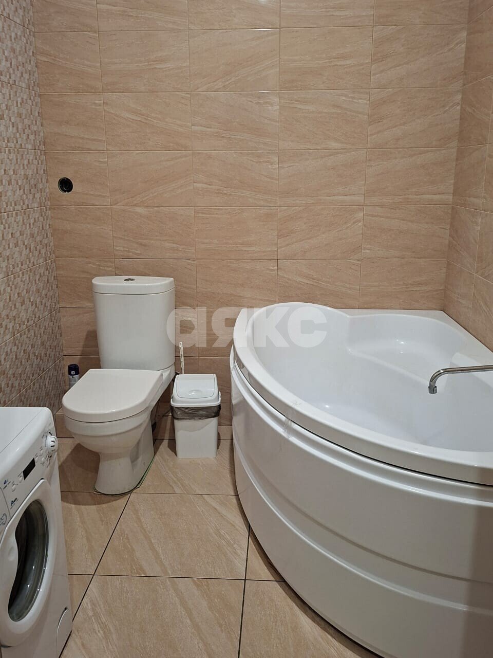 Фото №9: 2-комнатная квартира <span class="whitespace-nowrap">50 м²</span>, <span class="whitespace-nowrap">2/6 эт.</span> - Геленджик, Толстый Мыс, мкр. ЖК Черноморский-2, ул. Крымская, 22к14