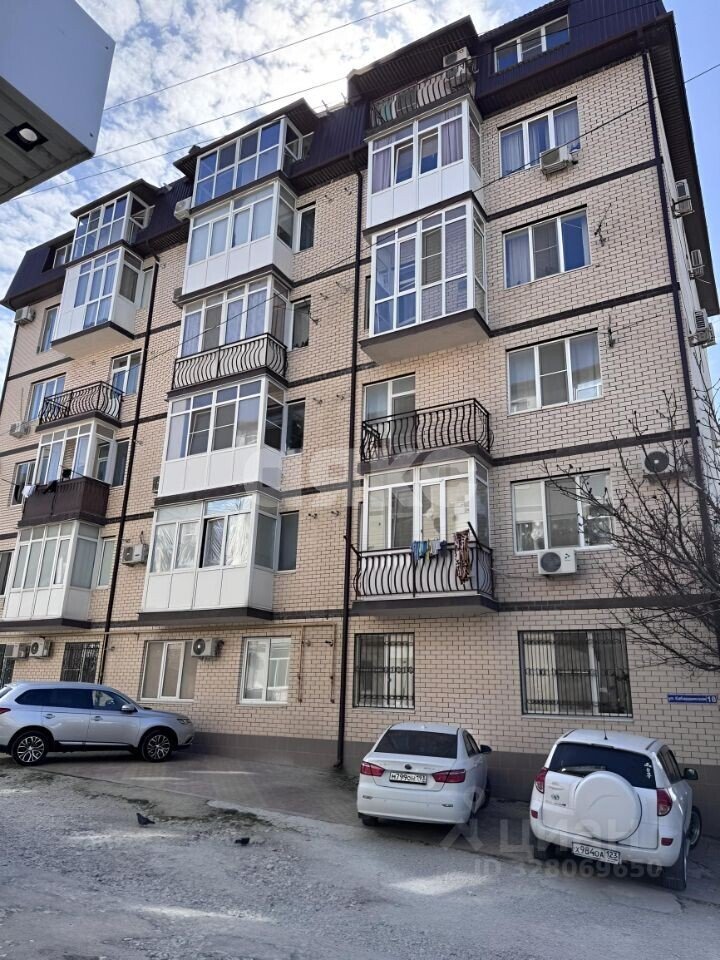 Фото №1: 1-комнатная квартира <span class="whitespace-nowrap">49 м²</span>, <span class="whitespace-nowrap">2/5 эт.</span> - Геленджик, мкр. 5-й, ул. Кабардинская, 18