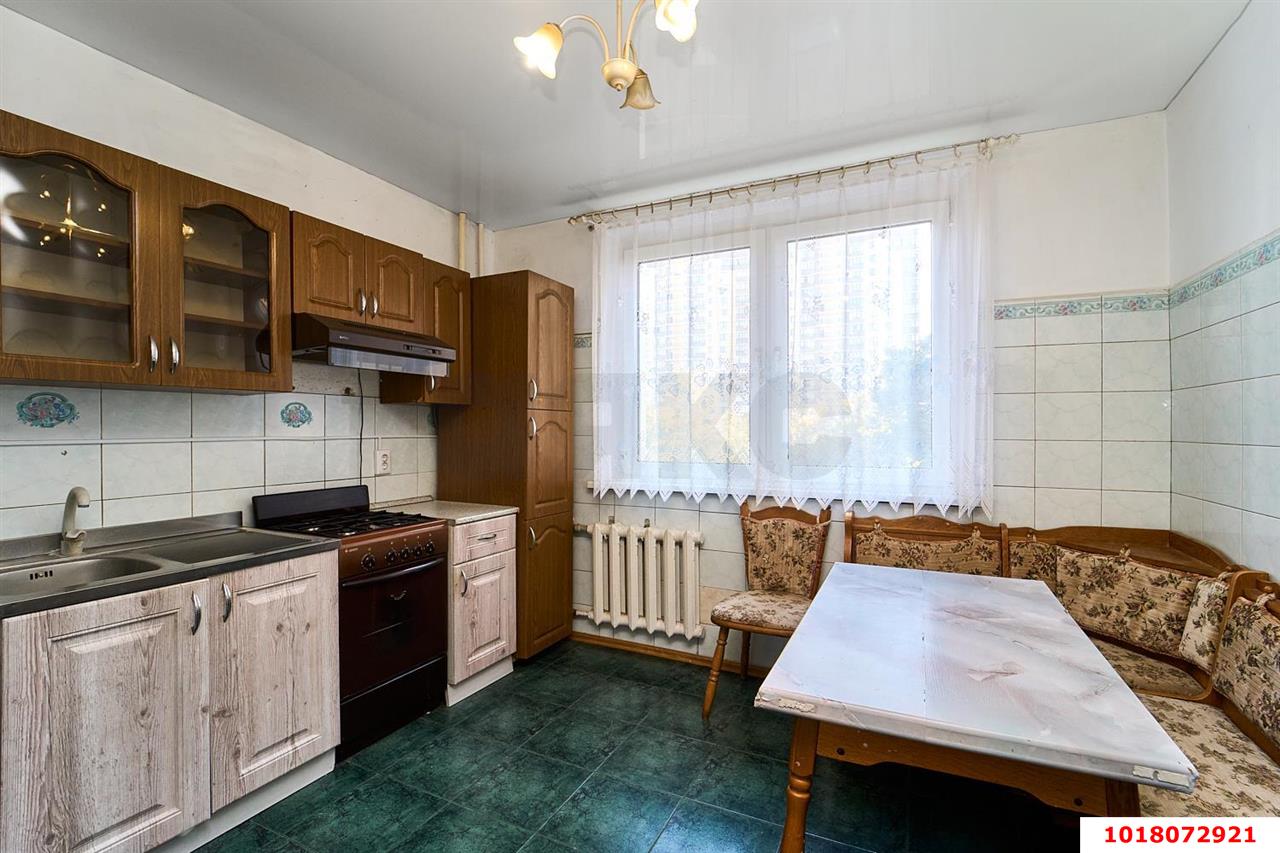 Фото №1: 3-комнатная квартира <span class="whitespace-nowrap">78 м²</span>, <span class="whitespace-nowrap">3/10 эт.</span> - Краснодар, Прикубанский внутригородской округ, мкр. Восточно-Кругликовский, ул. имени 40-летия Победы, 93