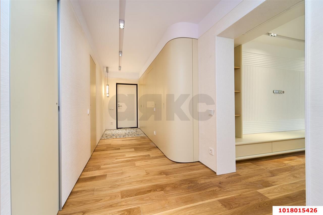 Фото №2: 3-комнатная квартира <span class="whitespace-nowrap">85 м²</span>, <span class="whitespace-nowrap">23/23 эт.</span> - Краснодар, Карасунский внутригородской округ, Черёмушки, мкр. ЖК Дом у Озера, ул. Селезнёва, 104/1