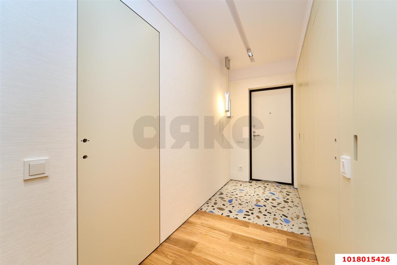 Фото №3: 3-комнатная квартира <span class="whitespace-nowrap">85 м²</span>, <span class="whitespace-nowrap">23/23 эт.</span> - Краснодар, Карасунский внутригородской округ, Черёмушки, мкр. ЖК Дом у Озера, ул. Селезнёва, 104/1