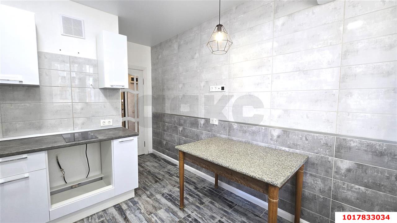 Фото №3: 1-комнатная квартира <span class="whitespace-nowrap">40 м²</span>, <span class="whitespace-nowrap">6/17 эт.</span> - Краснодар, Прикубанский внутригородской округ, Россинского, мкр. жилой комплекс Россинский Парк, ул. Командорская, 15/1