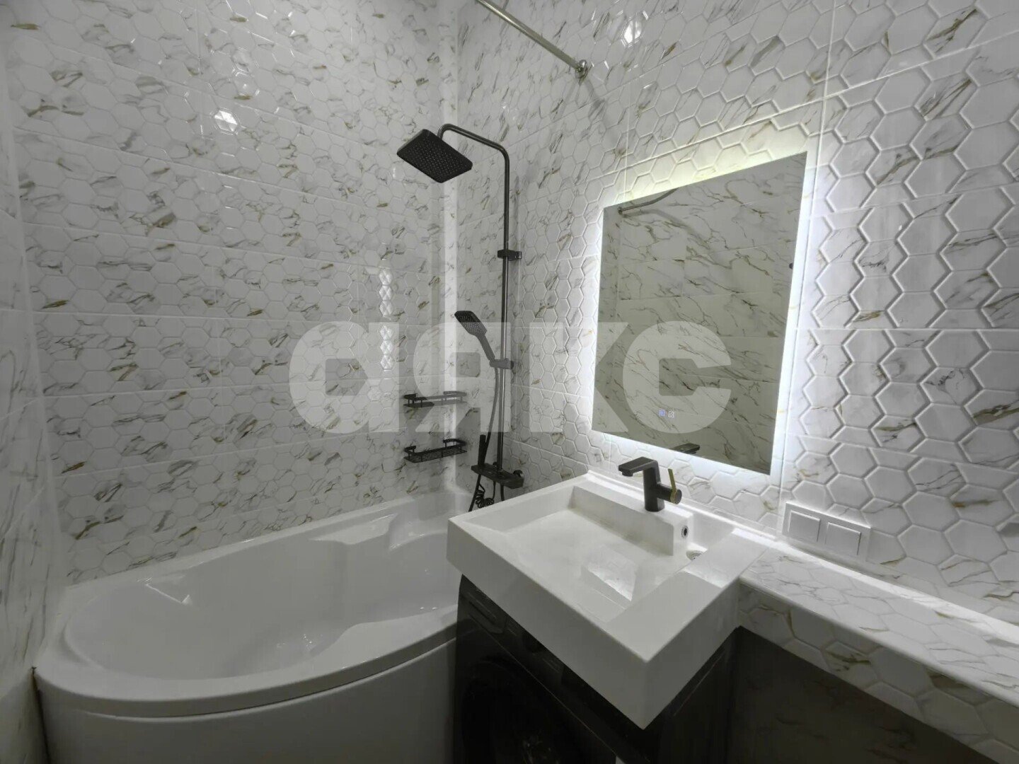 Фото №2: Дом <span class="whitespace-nowrap">112 м²</span> <span class="whitespace-nowrap">+ 6 сот.</span>, <span class="whitespace-nowrap">1 эт.</span> - Витязево, ул. Комсомольская