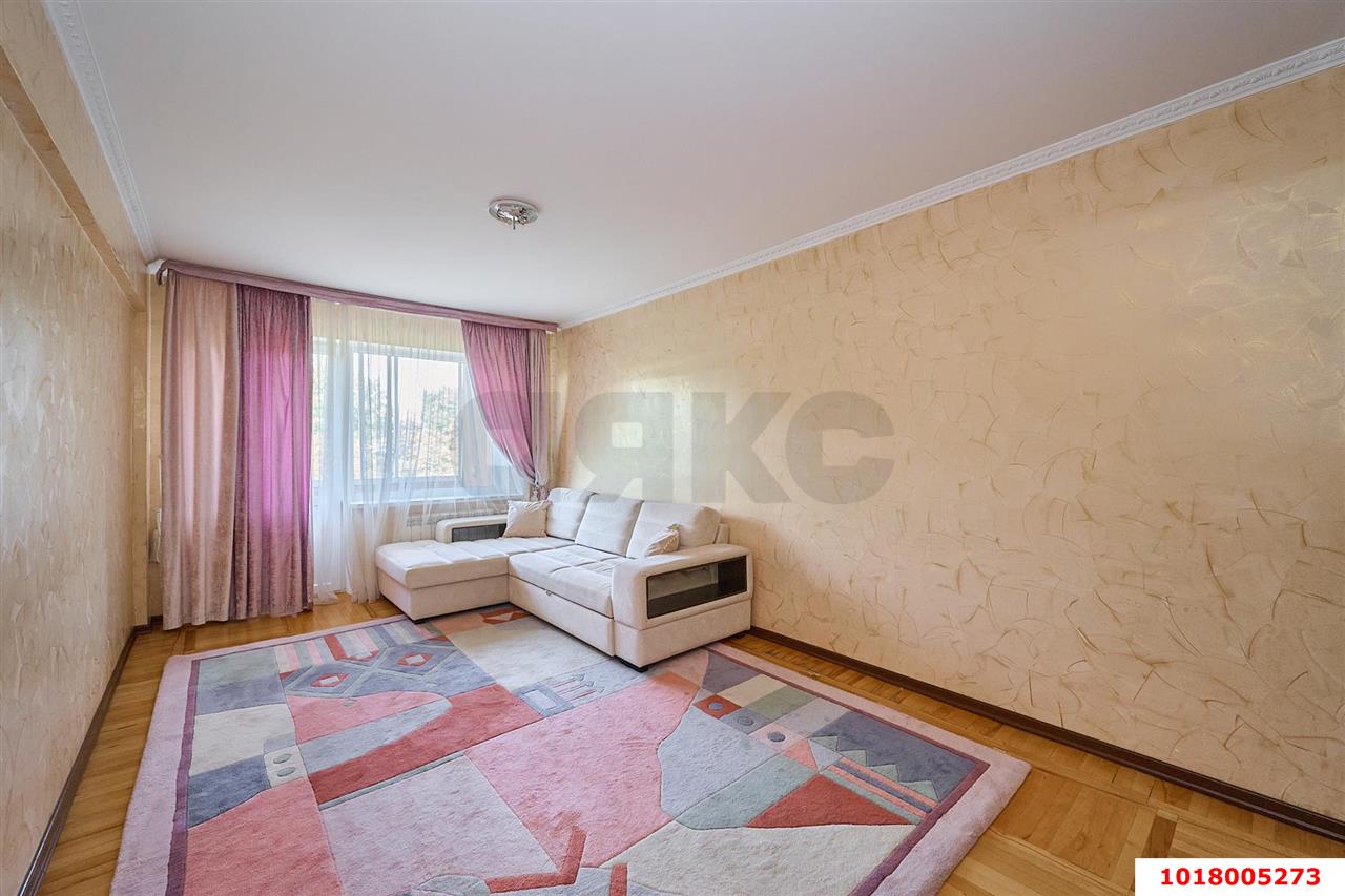 Фото №1: 3-комнатная квартира <span class="whitespace-nowrap">62 м²</span>, <span class="whitespace-nowrap">5/5 эт.</span> - Краснодар, Прикубанский внутригородской округ, мкр. Фестивальный, ул. Гагарина, 79