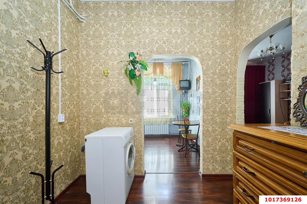 Фото №2: 1-комнатная квартира <span class="whitespace-nowrap">37 м²</span>, <span class="whitespace-nowrap">2/4 эт.</span> - Краснодар, Центральный внутригородской округ, мкр. Центральный, ул. Красная