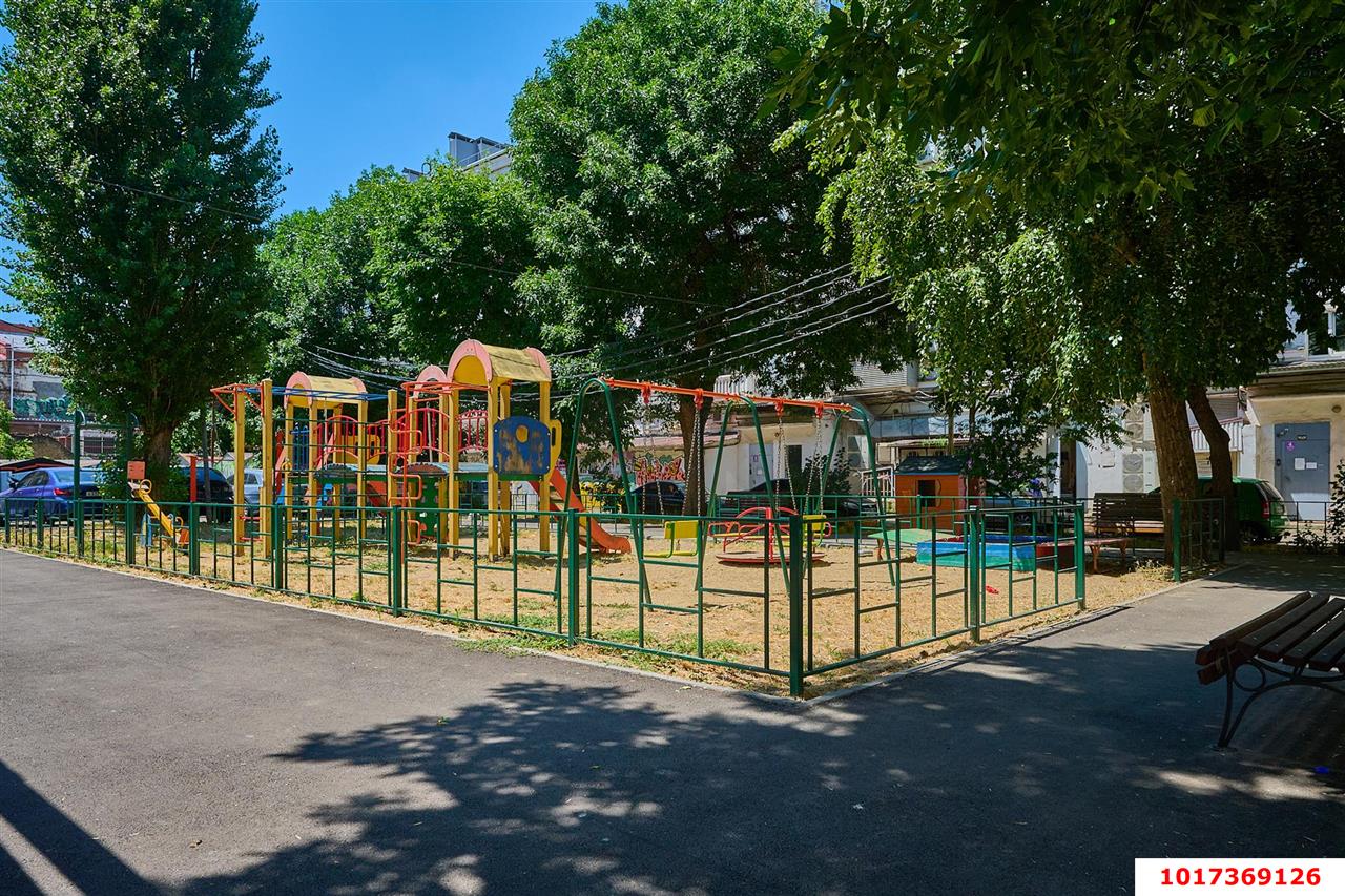 Фото №13: 1-комнатная квартира <span class="whitespace-nowrap">37 м²</span>, <span class="whitespace-nowrap">2/4 эт.</span> - Краснодар, Центральный внутригородской округ, мкр. Центральный, ул. Красная