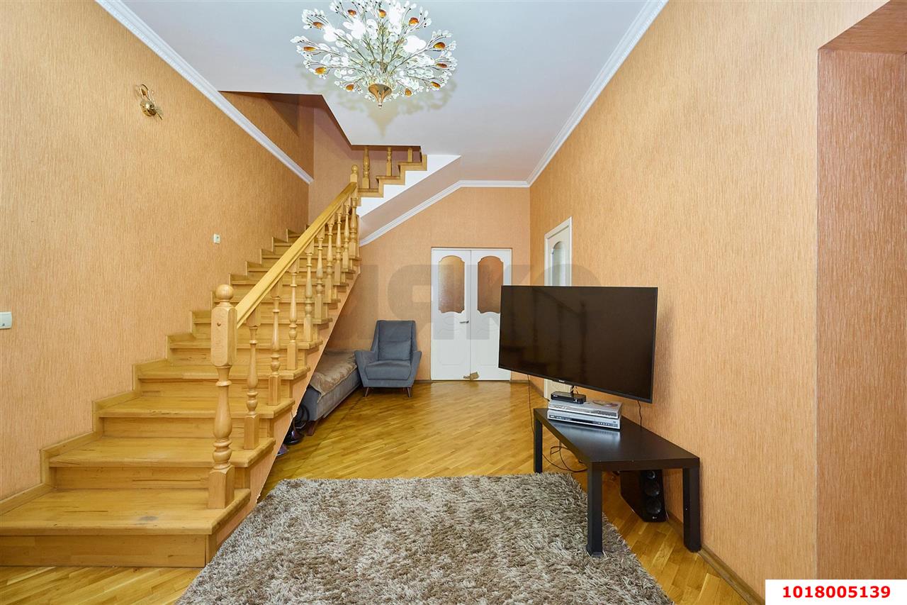 Фото №13: Дом <span class="whitespace-nowrap">138 м²</span> <span class="whitespace-nowrap">+ 6.3 сот.</span>, <span class="whitespace-nowrap">2 эт.</span> - Краснодар, Западный внутригородской округ, мкр. Фестивальный, ул. Воровского, 138