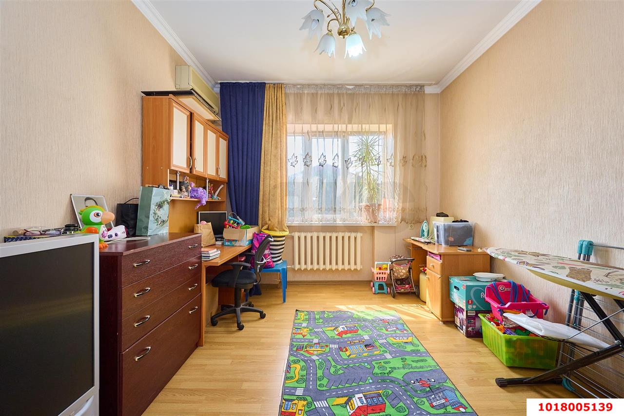 Фото №19: Дом <span class="whitespace-nowrap">138 м²</span> <span class="whitespace-nowrap">+ 6.3 сот.</span>, <span class="whitespace-nowrap">2 эт.</span> - Краснодар, Западный внутригородской округ, мкр. Фестивальный, ул. Воровского, 138