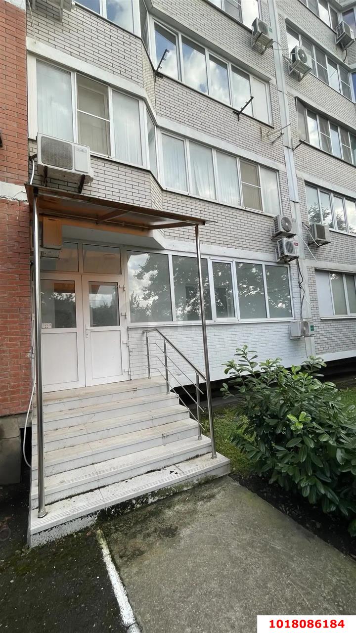 Фото №1: Студия <span class="whitespace-nowrap">84 м²</span>, <span class="whitespace-nowrap">1/16 эт.</span> - Краснодар, Западный внутригородской округ, мкр. Кожзавод, ул. Минская, 122/2