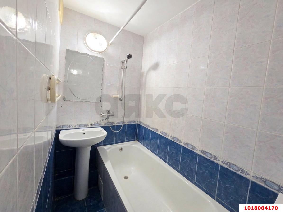 Фото №7: 2-комнатная квартира <span class="whitespace-nowrap">55 м²</span>, <span class="whitespace-nowrap">7/9 эт.</span> - Краснодар, Западный внутригородской округ, мкр. Юбилейный, ул. 70-летия Октября, 22