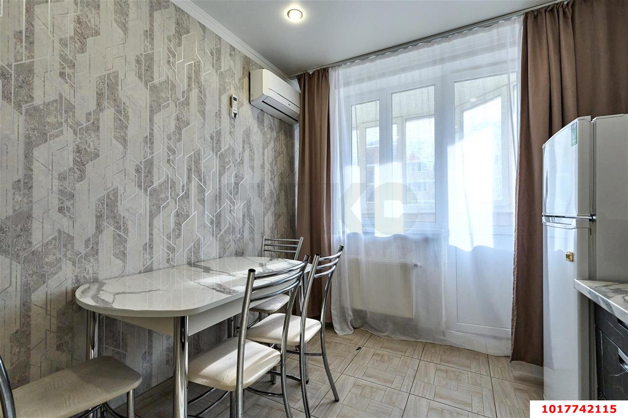 Фото №2: 2-комнатная квартира <span class="whitespace-nowrap">67 м²</span>, <span class="whitespace-nowrap">12/17 эт.</span> - Краснодар, Прикубанский внутригородской округ, имени Петра Метальникова, мкр. ЖК Времена Года 3, ул. Цезаря Куникова, 24к2