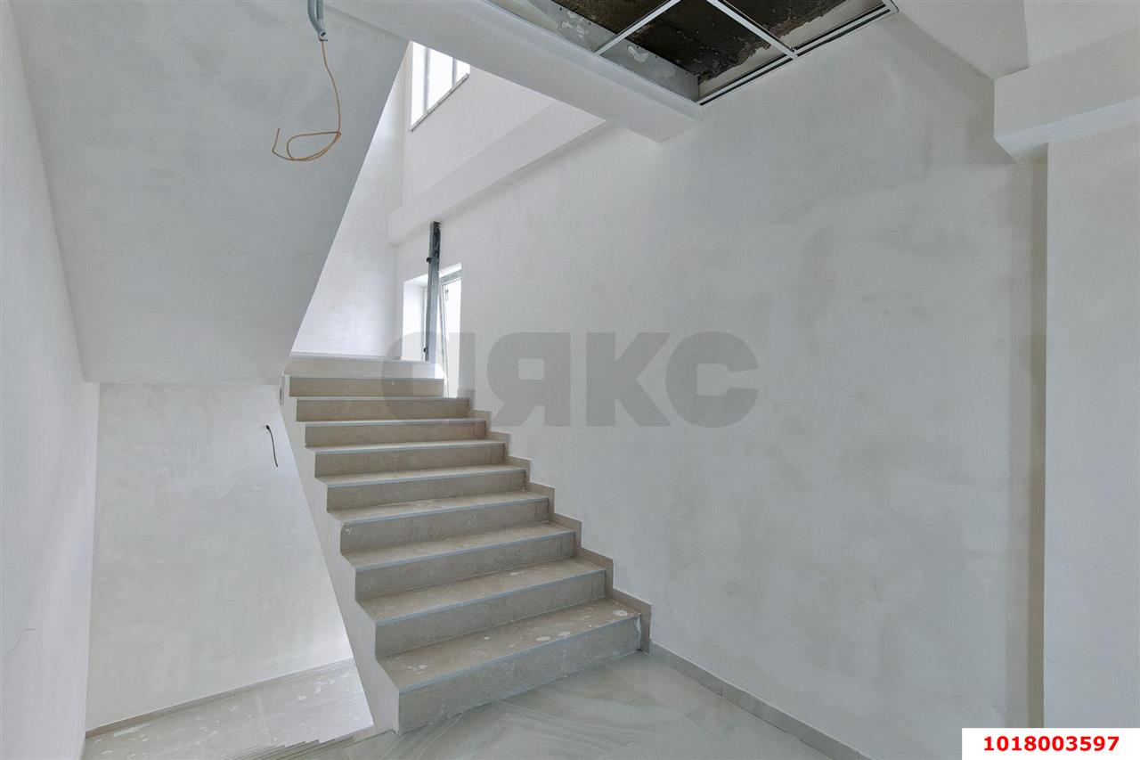 Фото №19: Офисное помещение <span class="whitespace-nowrap">300 м²</span>, <span class="whitespace-nowrap">4/4 эт.</span> - Яблоновский, ул. Гагарина, 162