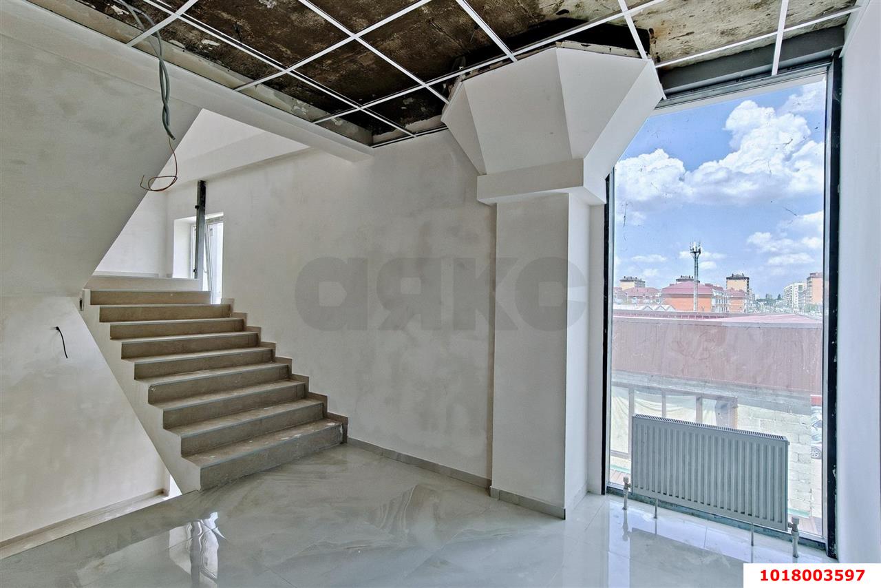 Фото №3: Офисное помещение <span class="whitespace-nowrap">300 м²</span>, <span class="whitespace-nowrap">4/4 эт.</span> - Яблоновский, ул. Гагарина, 162