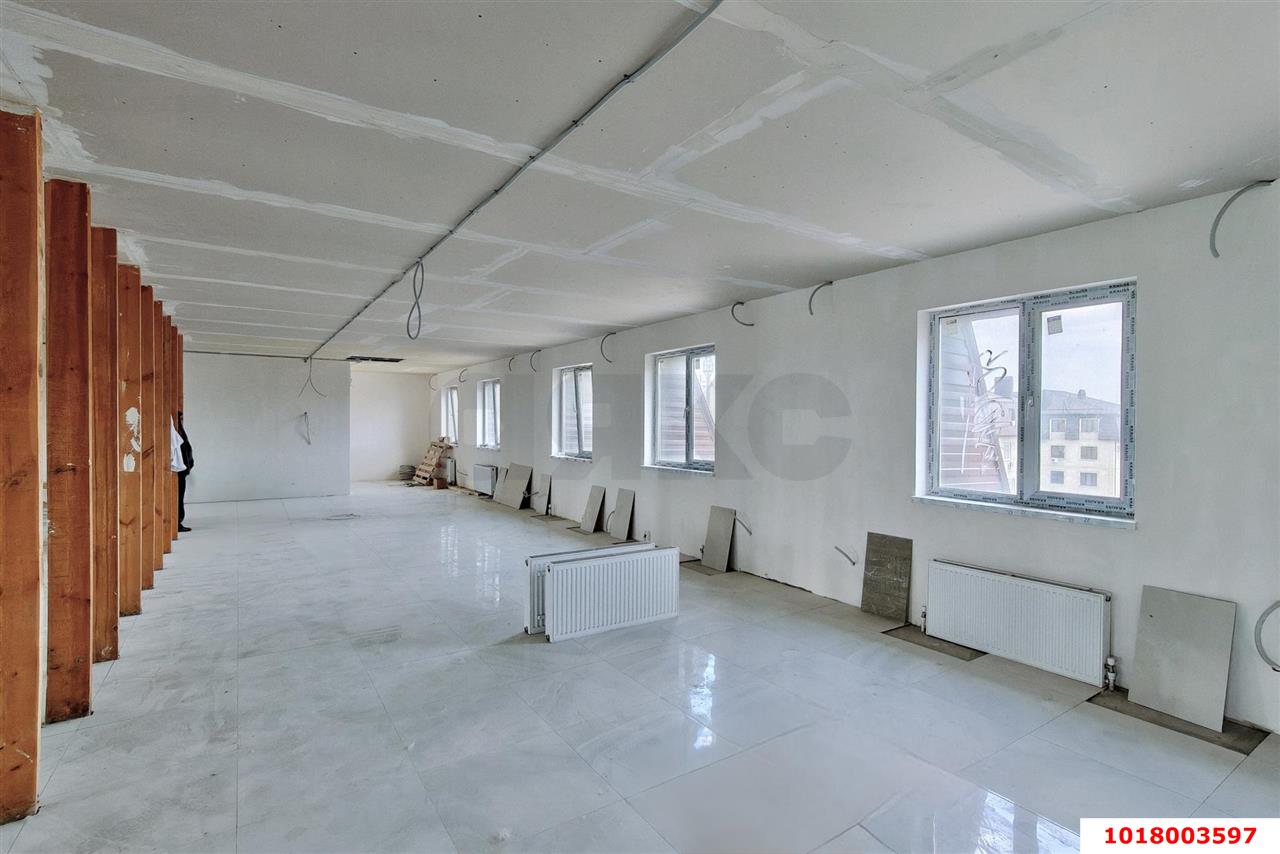 Фото №6: Офисное помещение <span class="whitespace-nowrap">300 м²</span>, <span class="whitespace-nowrap">4/4 эт.</span> - Яблоновский, ул. Гагарина, 162