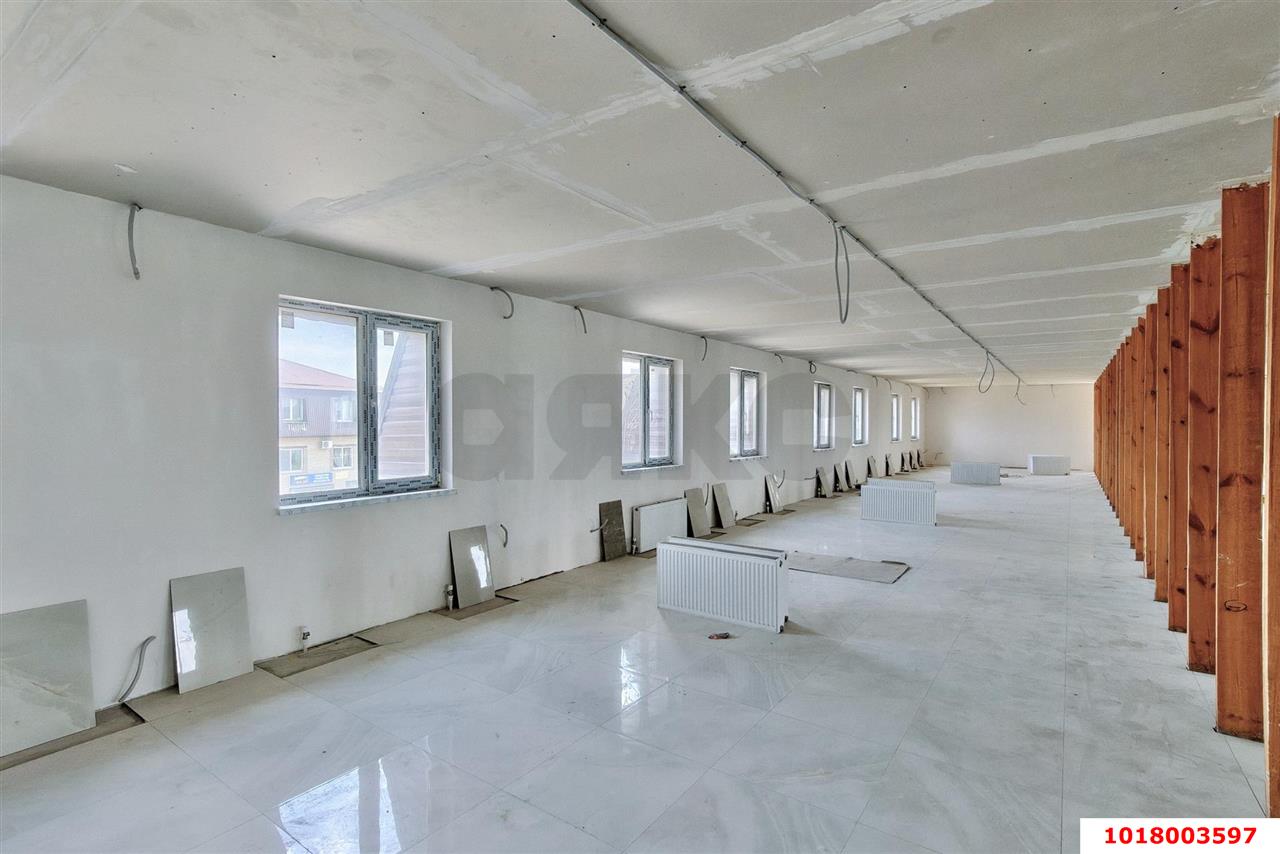 Фото №10: Офисное помещение <span class="whitespace-nowrap">300 м²</span>, <span class="whitespace-nowrap">4/4 эт.</span> - Яблоновский, ул. Гагарина, 162