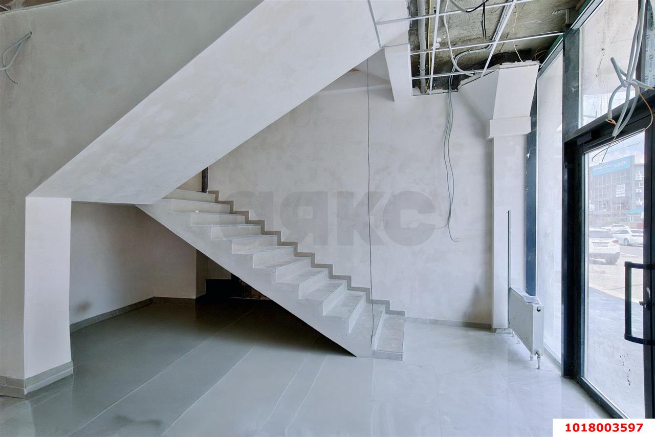 Фото №4: Офисное помещение <span class="whitespace-nowrap">300 м²</span>, <span class="whitespace-nowrap">4/4 эт.</span> - Яблоновский, ул. Гагарина, 162