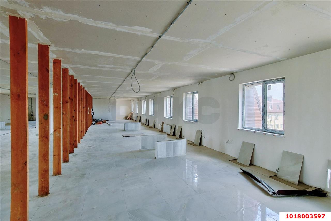 Фото №13: Офисное помещение <span class="whitespace-nowrap">300 м²</span>, <span class="whitespace-nowrap">4/4 эт.</span> - Яблоновский, ул. Гагарина, 162
