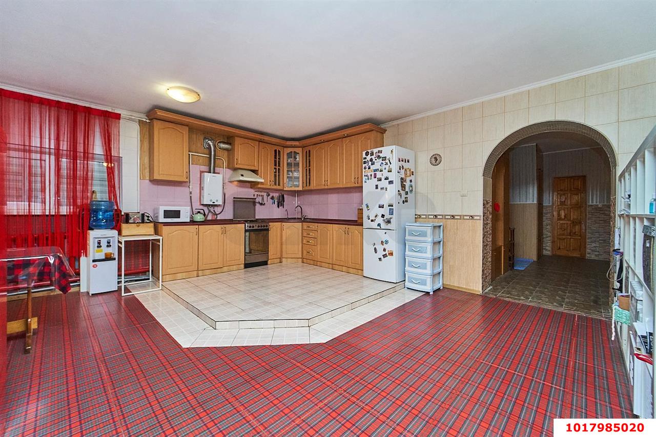 Фото №2: Дом <span class="whitespace-nowrap">267 м²</span> <span class="whitespace-nowrap">+ 8 сот.</span>, <span class="whitespace-nowrap">2 эт.</span> - Краснодар, Прикубанский внутригородской округ, Калинино, мкр. Завод Радиоизмерительных Приборов, ул. Есаульская, 60