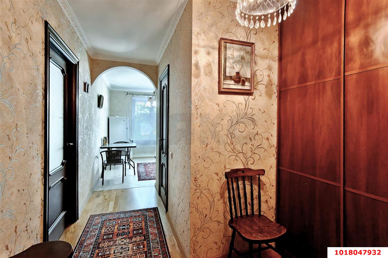Фото №13: 1-комнатная квартира <span class="whitespace-nowrap">40 м²</span>, <span class="whitespace-nowrap">2/9 эт.</span> - Краснодар, Центральный внутригородской округ, мкр. Центральный, ул. Митрофана Седина, 175