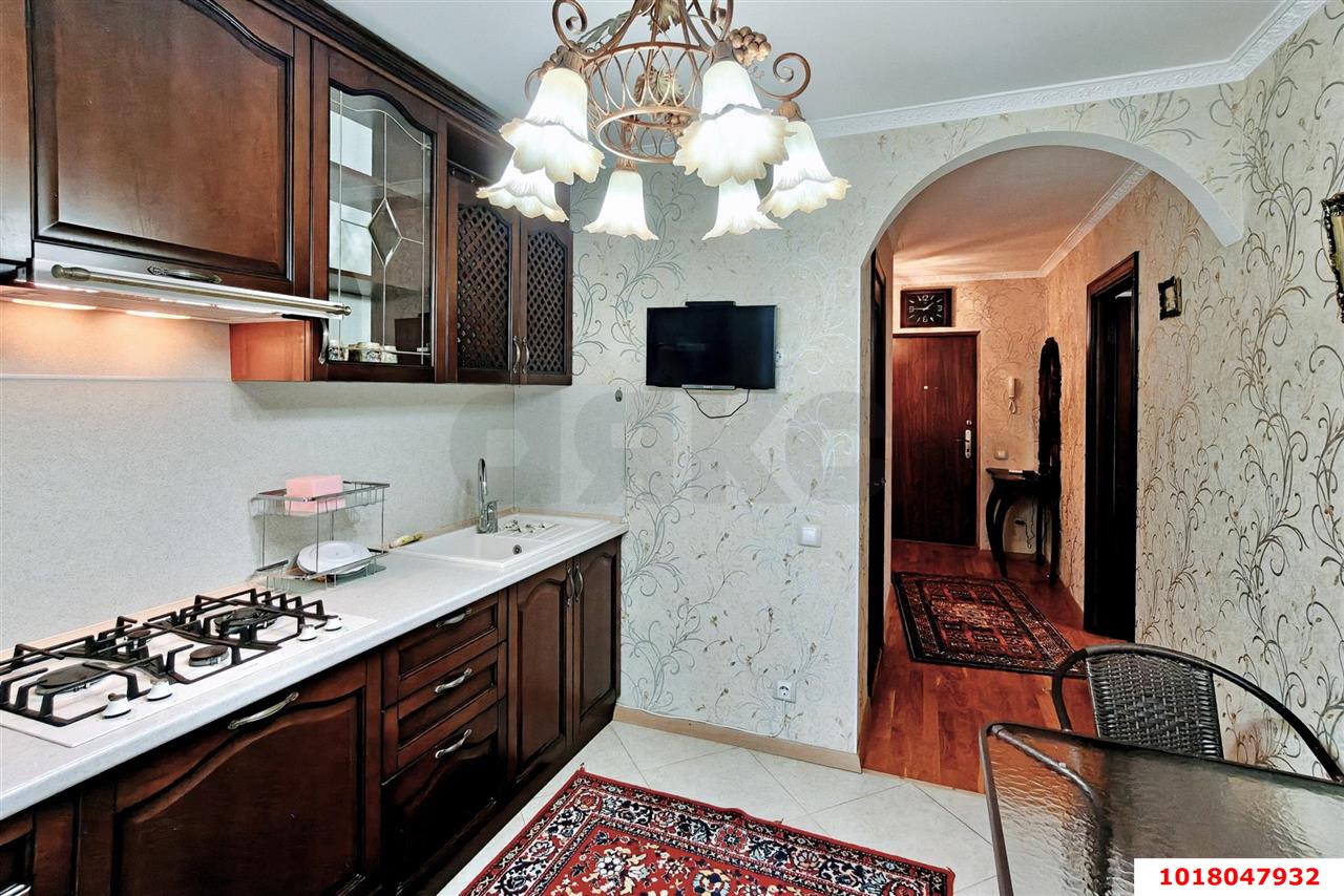 Фото №3: 1-комнатная квартира <span class="whitespace-nowrap">40 м²</span>, <span class="whitespace-nowrap">2/9 эт.</span> - Краснодар, Центральный внутригородской округ, мкр. Центральный, ул. Митрофана Седина, 175