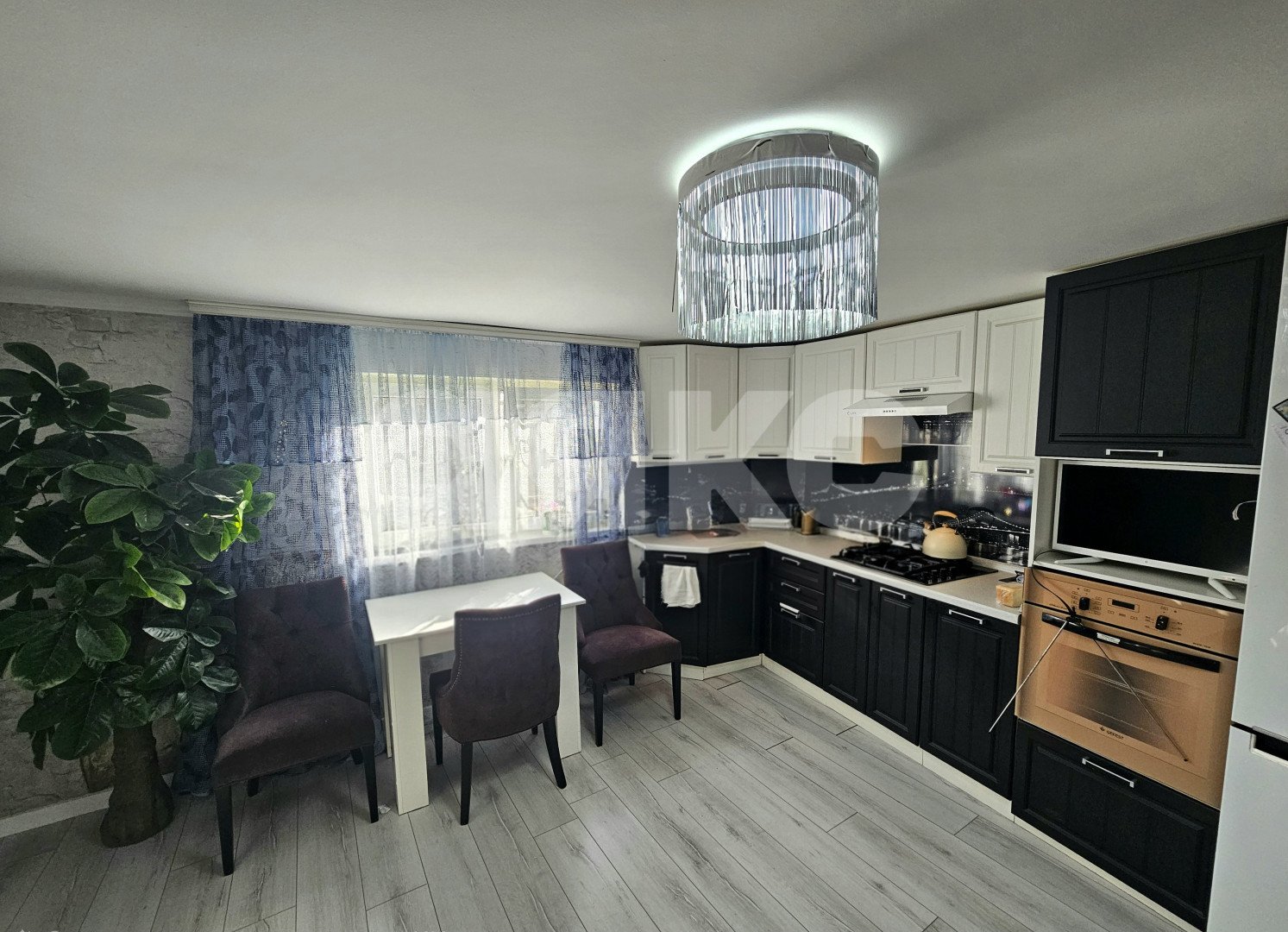 Фото №3: Апартаменты <span class="whitespace-nowrap">130 м²</span>, <span class="whitespace-nowrap">1/3 эт.</span> - Сочи, Центральный, мкр. Завокзальный, ул. Севастопольская, 10/4Б