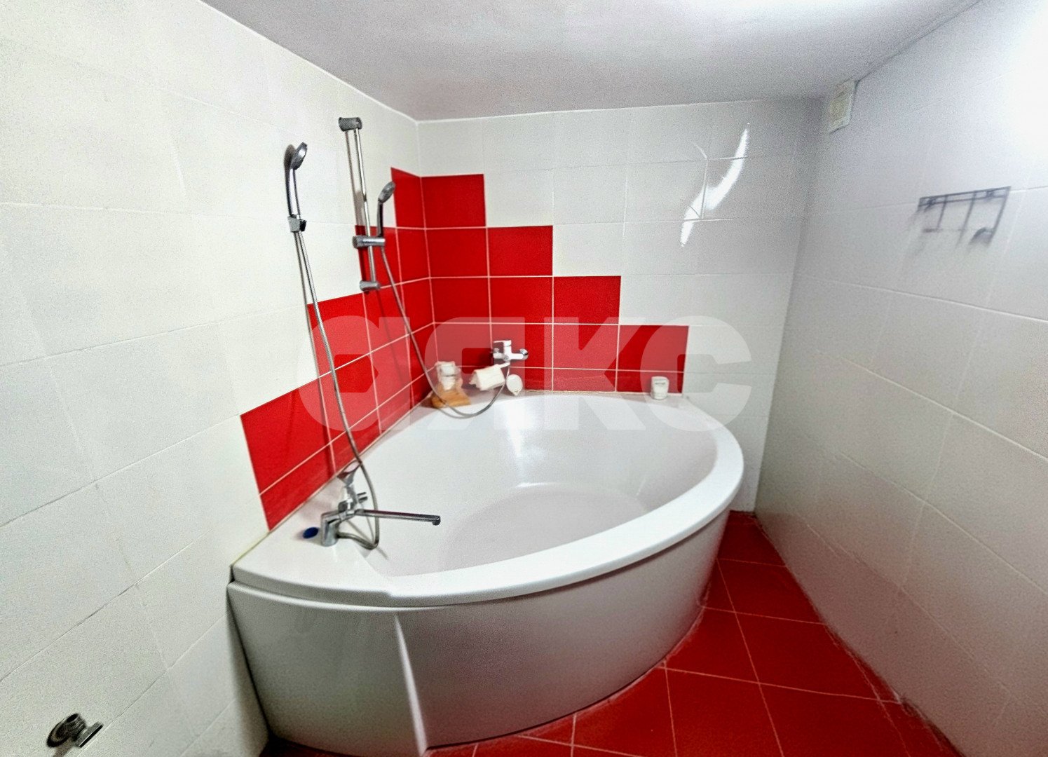 Фото №11: Апартаменты <span class="whitespace-nowrap">130 м²</span>, <span class="whitespace-nowrap">1/3 эт.</span> - Сочи, Центральный, мкр. Завокзальный, ул. Севастопольская, 10/4Б