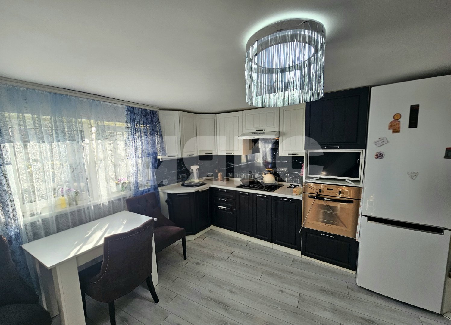Фото №4: Апартаменты <span class="whitespace-nowrap">130 м²</span>, <span class="whitespace-nowrap">1/3 эт.</span> - Сочи, Центральный, мкр. Завокзальный, ул. Севастопольская, 10/4Б