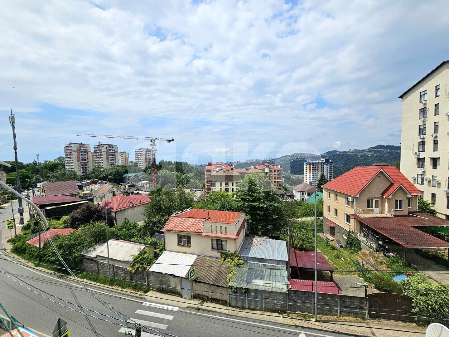 Фото №2: 2-комнатная квартира <span class="whitespace-nowrap">52 м²</span>, <span class="whitespace-nowrap">3/4 эт.</span> - Сочи, Центральный, Заречный, мкр. ЖСК Лесной, 44