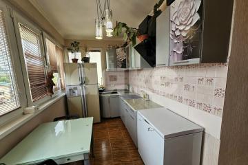 Фото №1: 2-комнатная квартира <span class="whitespace-nowrap">52 м²</span>, <span class="whitespace-nowrap">3/4 эт.</span> - Сочи, мкр. ЖСК Лесной, 44