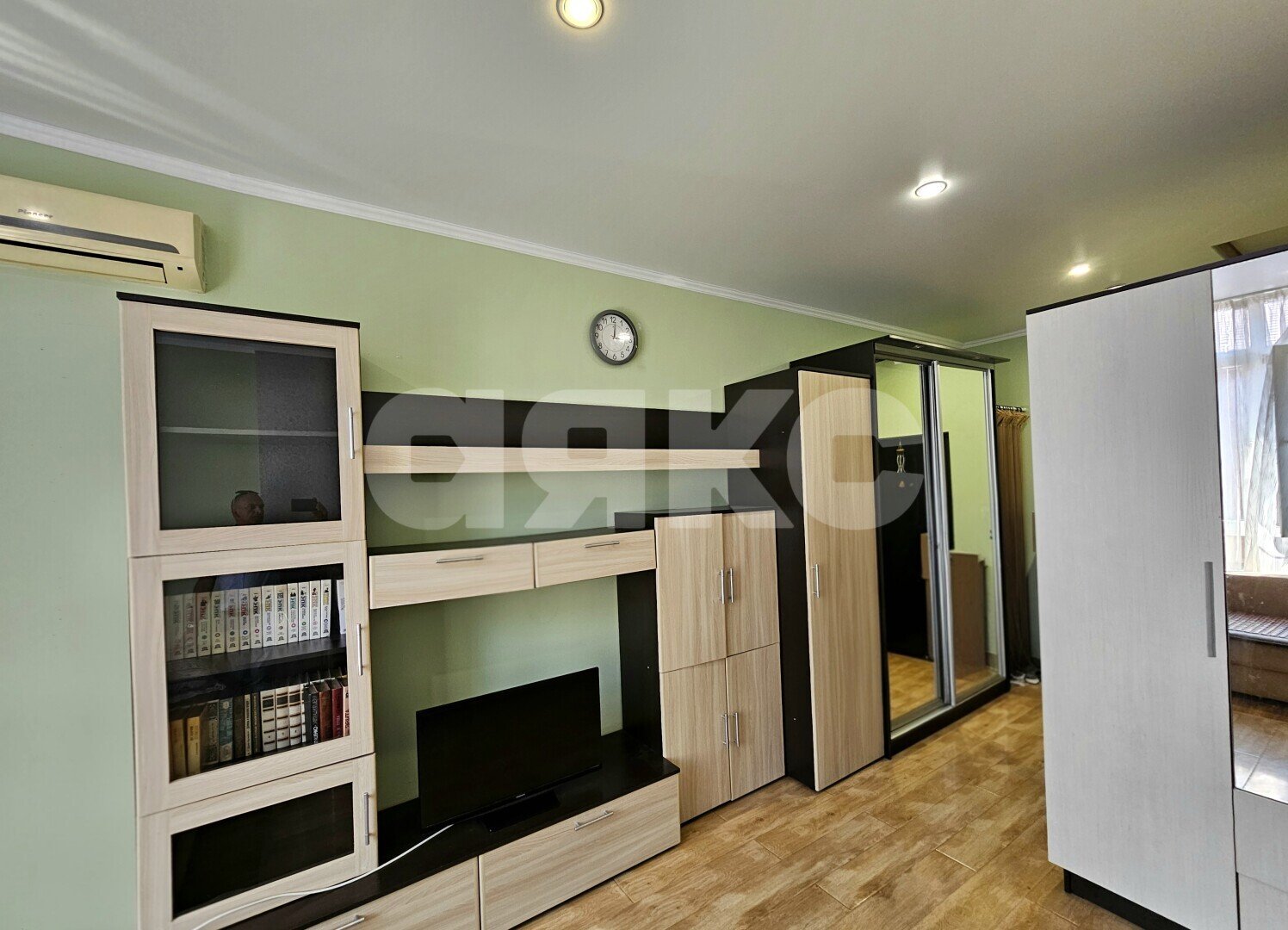Фото №2: 1-комнатная квартира <span class="whitespace-nowrap">30 м²</span>, <span class="whitespace-nowrap">5/7 эт.</span> - Сочи, Центральный, жилой комплекс Дельфин, мкр. Новый Сочи, ул. Санаторная, 26