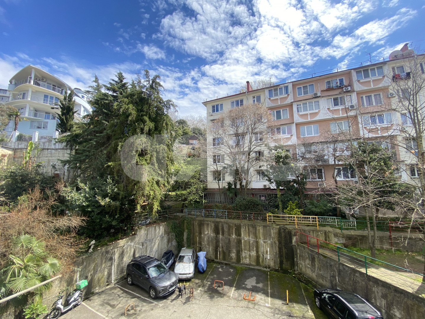Фото №2: 2-комнатная квартира <span class="whitespace-nowrap">52 м²</span>, <span class="whitespace-nowrap">3/5 эт.</span> - Сочи, Хостинский, мкр. Светлана, ул. Учительская, 28