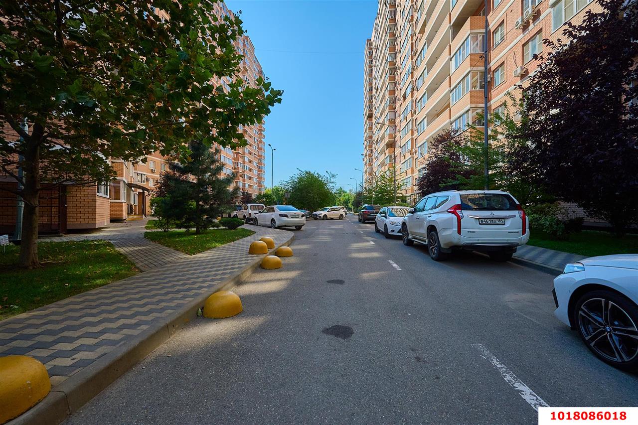 Фото №2: 1-комнатная квартира <span class="whitespace-nowrap">40 м²</span>, <span class="whitespace-nowrap">3/20 эт.</span> - Краснодар, Прикубанский внутригородской округ, мкр. ЖК Красная Площадь, ул. Кореновская, 57к1