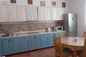 Фото №1: 2-комнатная квартира <span class="whitespace-nowrap">56 м²</span>, <span class="whitespace-nowrap">4/16 эт.</span> - Краснодар, мкр. Юбилейный, ул. 70-летия Октября, 1/1