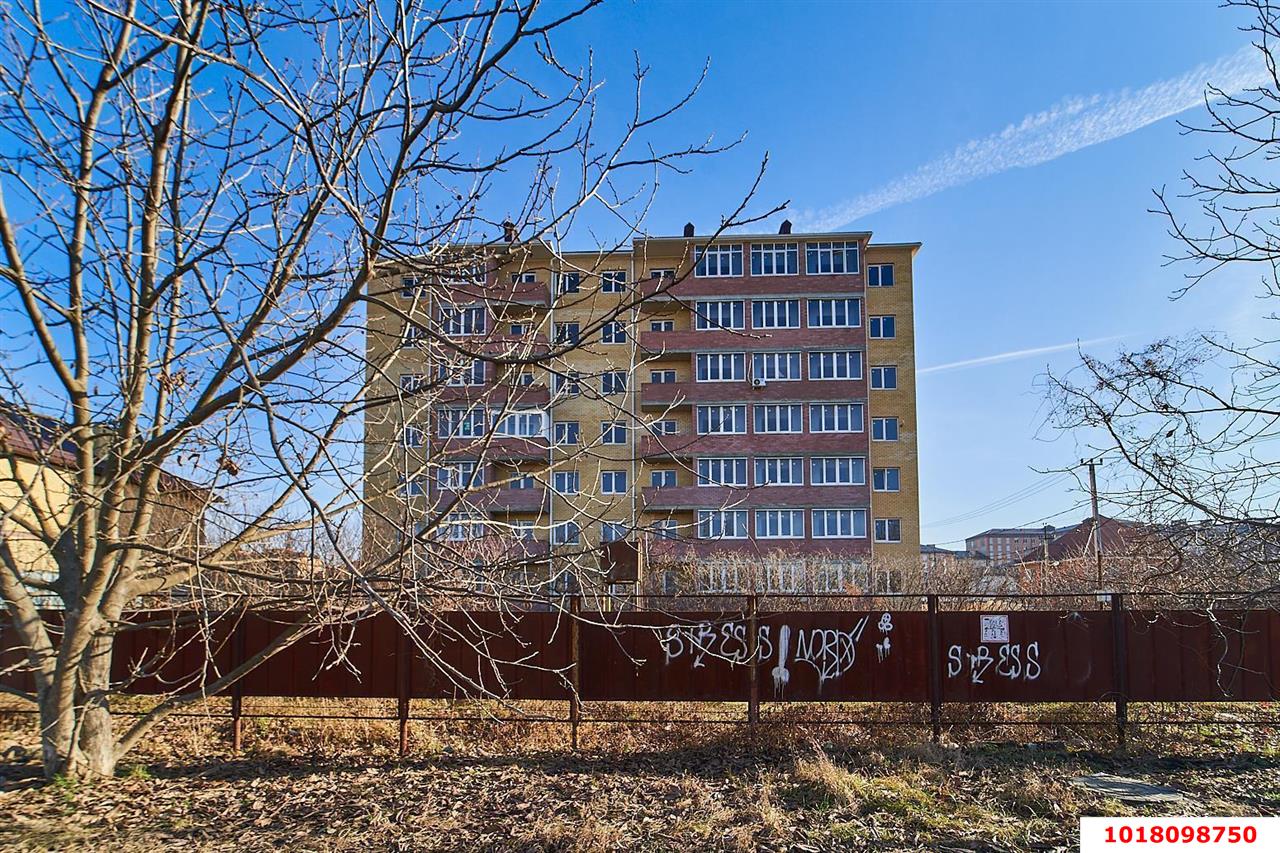 Фото №1: Студия <span class="whitespace-nowrap">30 м²</span>, <span class="whitespace-nowrap">7/7 эт.</span> - Российский, Прикубанский внутригородской округ, мкр. ЖК Лучистый, ул. Шевкунова, 5