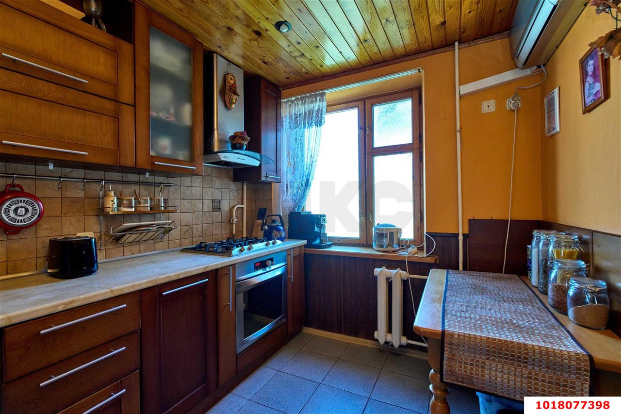 Фото №3: 3-комнатная квартира <span class="whitespace-nowrap">64 м²</span>, <span class="whitespace-nowrap">8/9 эт.</span> - Краснодар, Прикубанский внутригородской округ, мкр. 40 лет Победы, ул. имени 40-летия Победы, 146/6к2