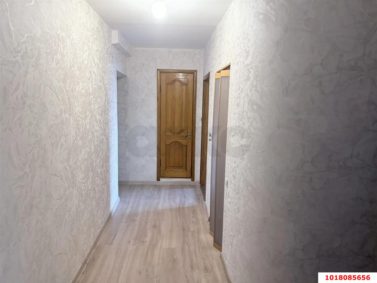 Фото №3: 3-комнатная квартира <span class="whitespace-nowrap">82 м²</span>, <span class="whitespace-nowrap">2/10 эт.</span> - Краснодар, Западный внутригородской округ, мкр. Юбилейный, ул. Рождественская набережная, 33