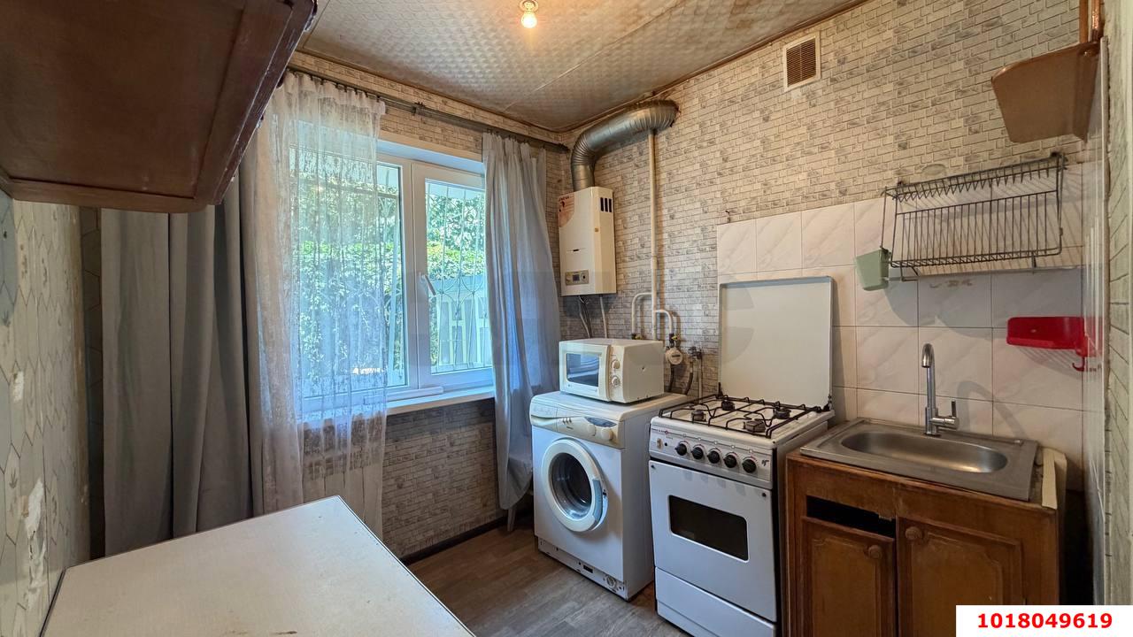 Фото №1: 2-комнатная квартира <span class="whitespace-nowrap">47 м²</span>, <span class="whitespace-nowrap">1/5 эт.</span> - Краснодар, Карасунский внутригородской округ, мкр. Черёмушки, ул. Селезнёва, 198