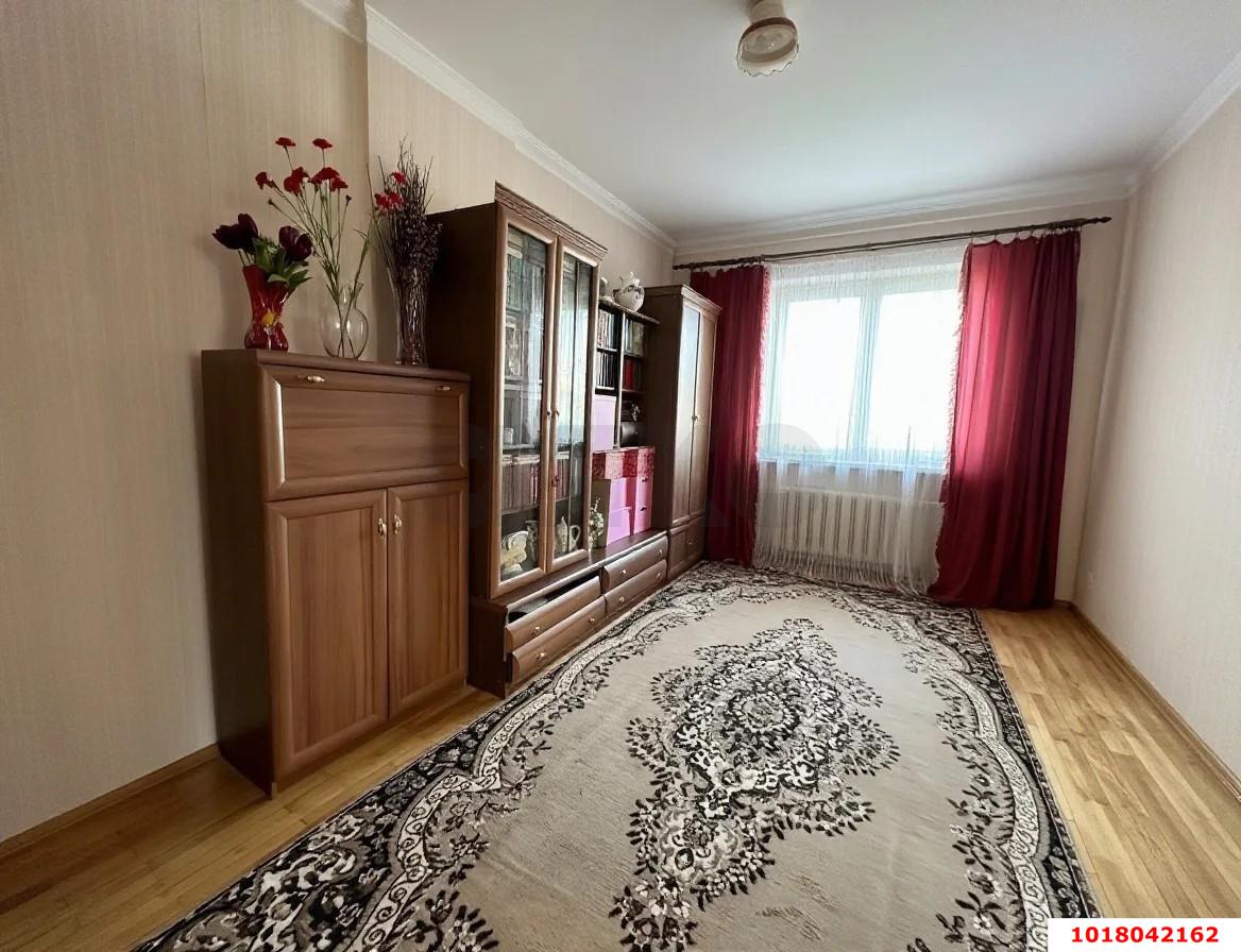 Фото №10: Дом <span class="whitespace-nowrap">182 м²</span> <span class="whitespace-nowrap">+ 4 сот.</span>, <span class="whitespace-nowrap">3 эт.</span> - Краснодар, Прикубанский внутригородской округ, мкр. Школьный, пер. Весёлый, 35
