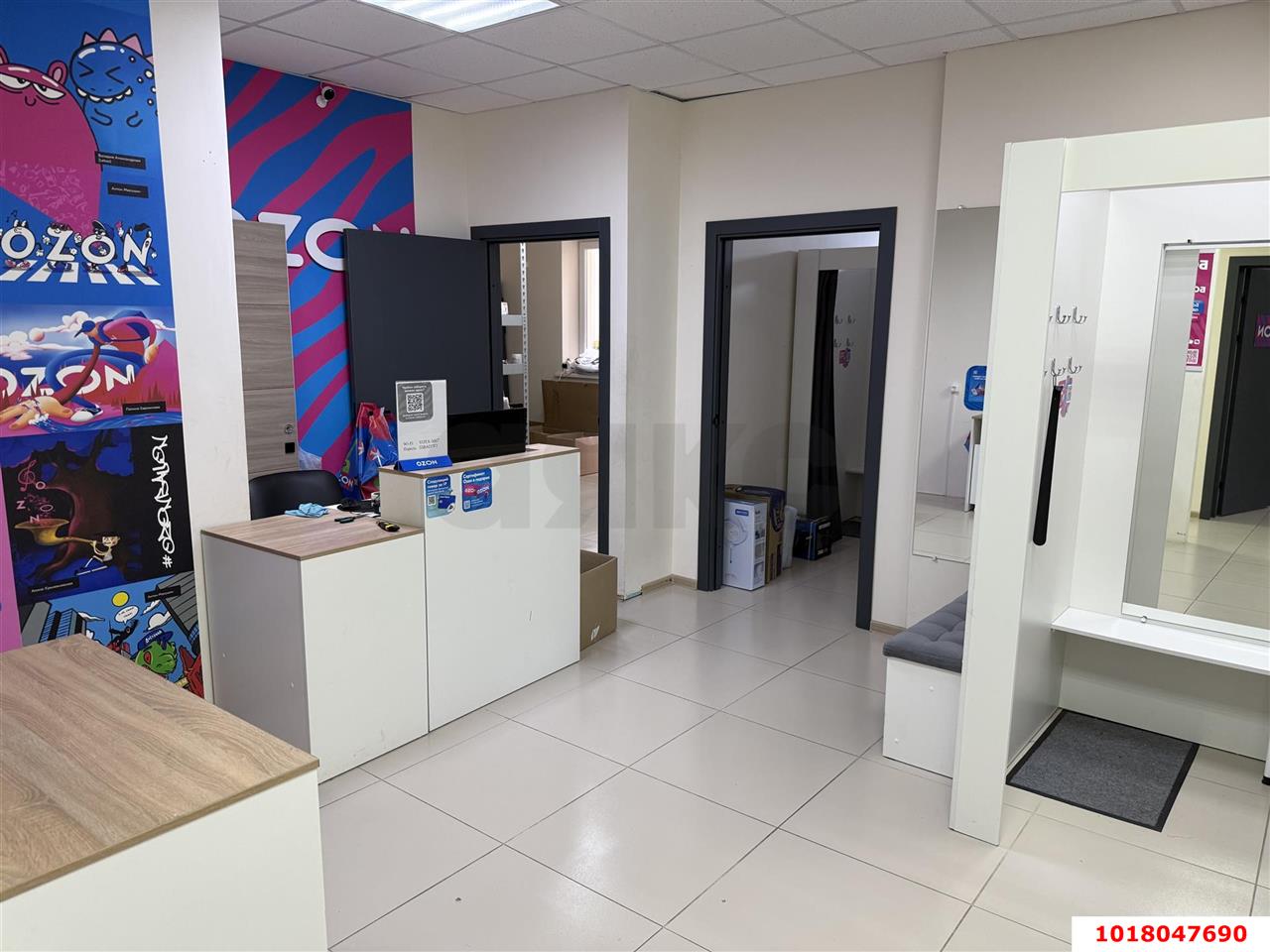 Фото №4: Торговое помещение <span class="whitespace-nowrap">225 м²</span>, <span class="whitespace-nowrap">1/19 эт.</span> - Краснодар, Западный внутригородской округ, ЖК Октябрьский, мкр. Центральный, ул. Октябрьская, 181/2