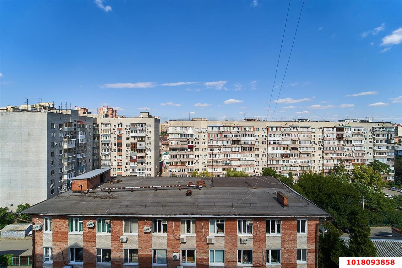 Фото №1: 3-комнатная квартира <span class="whitespace-nowrap">87 м²</span>, <span class="whitespace-nowrap">9/10 эт.</span> - Краснодар, Западный внутригородской округ, мкр. Центральный, пр-д Одесский, 4/1