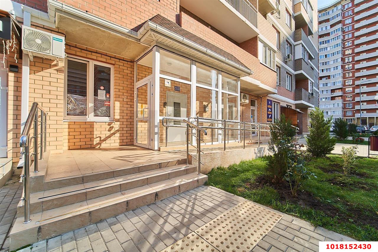 Фото №11: 1-комнатная квартира <span class="whitespace-nowrap">35 м²</span>, <span class="whitespace-nowrap">7/19 эт.</span> - Краснодар, Прикубанский внутригородской округ, Калинино, Завод Радиоизмерительных Приборов, мкр. ЖК Акварели-2, ул. Тепличная, 62/1к5