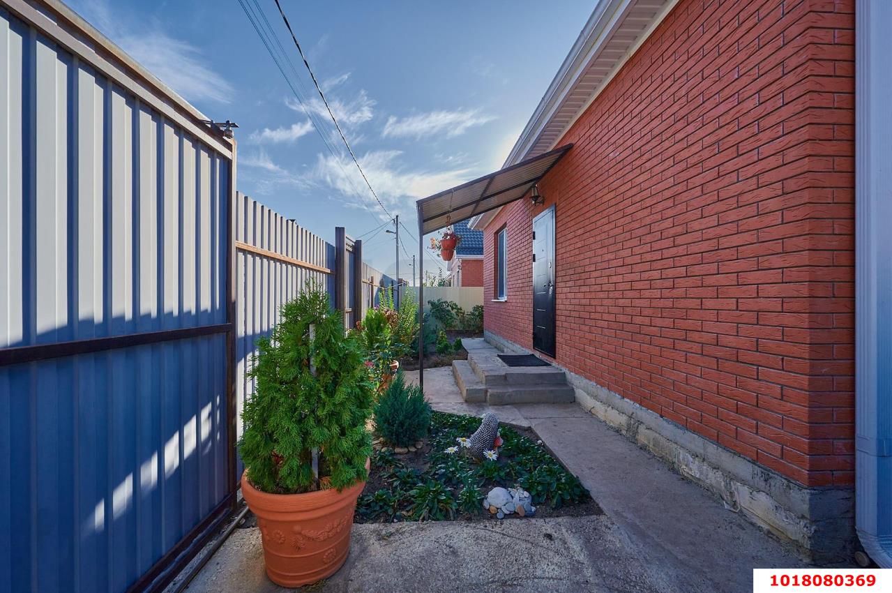 Фото №10: Дом <span class="whitespace-nowrap">80 м²</span> <span class="whitespace-nowrap">+ 3 сот.</span>, <span class="whitespace-nowrap">1 эт.</span> - Российский, мкр. Прикубанский внутригородской округ, ул. Рязанская, 11литЧ