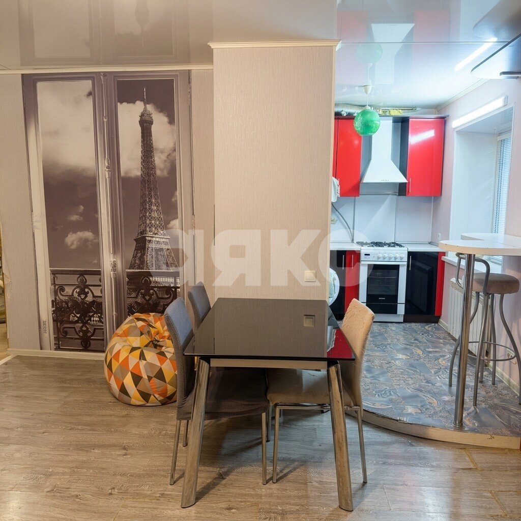 Фото №2: 2-комнатная квартира <span class="whitespace-nowrap">43 м²</span>, <span class="whitespace-nowrap">1/2 эт.</span> - Белоозёрский, мкр. Красный Холм, ул. 50 лет Октября, 7