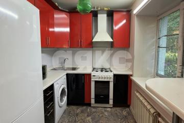 Фото №1: 2-комнатная квартира <span class="whitespace-nowrap">43 м²</span>, <span class="whitespace-nowrap">1/2 эт.</span> - Белоозёрский, мкр. Красный Холм, ул. 50 лет Октября, 7